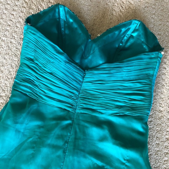 Beautiful Dress - Picture 4 of 5